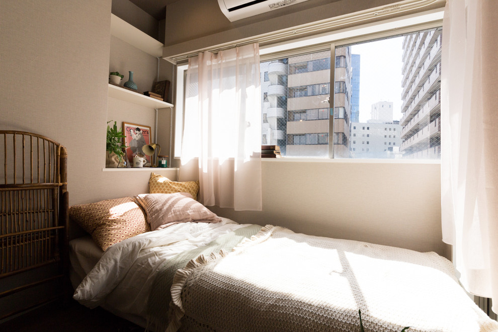 Example of an eclectic bedroom design in Tokyo
