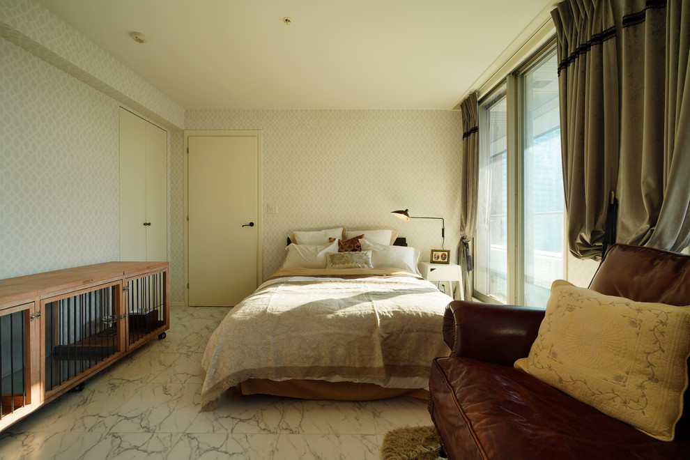 Photo of a traditional bedroom in Tokyo with beige walls and wallpapered walls.