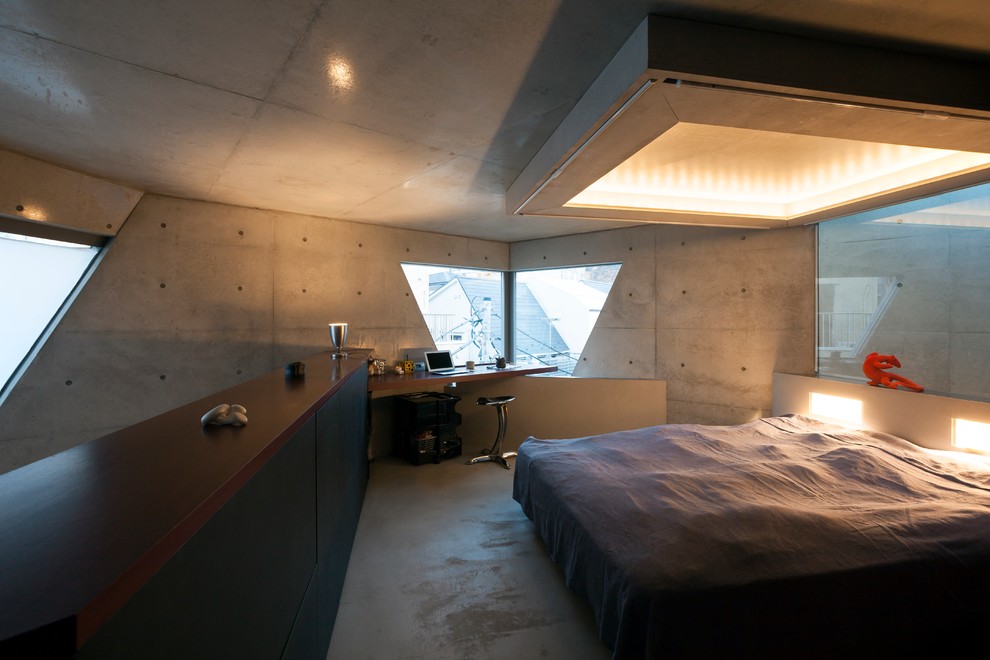 Cette image montre une chambre parentale minimaliste avec un mur gris.