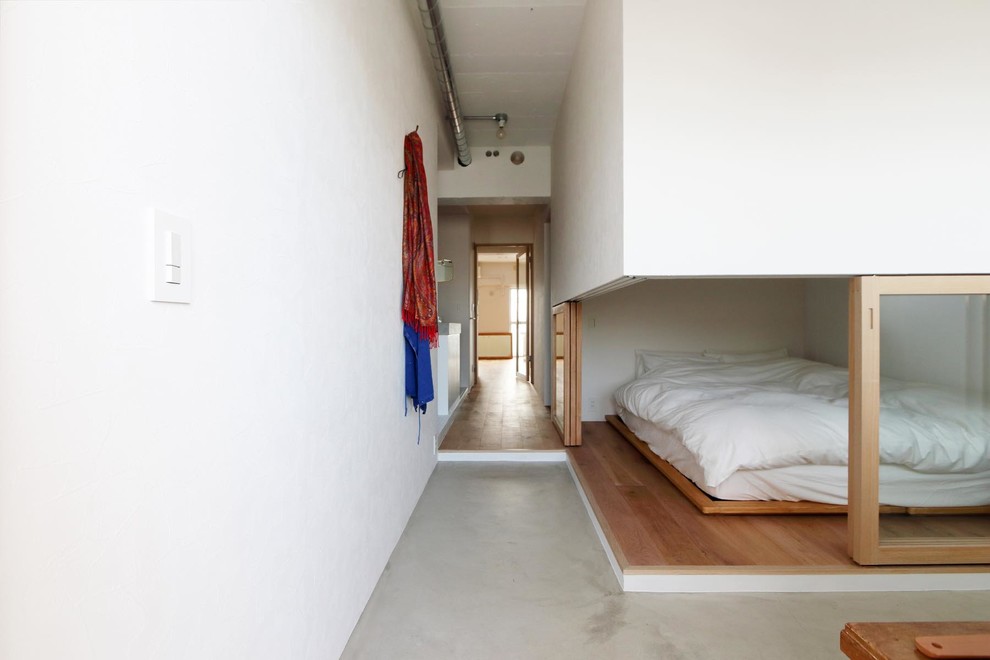 Design ideas for a contemporary bedroom in Tokyo.
