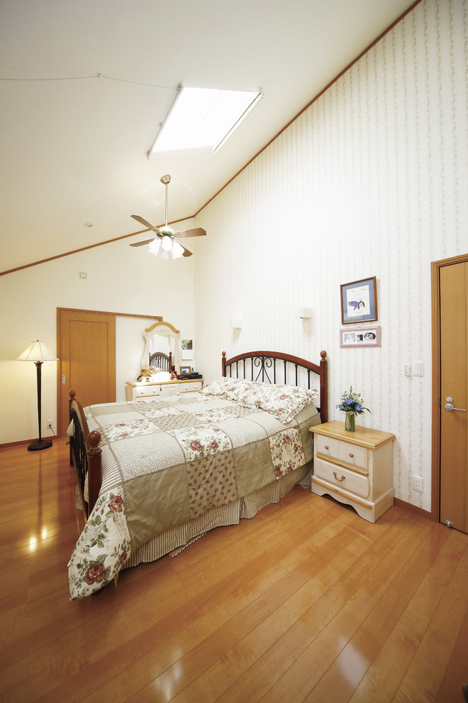 Inspiration for a bedroom remodel in Tokyo Suburbs