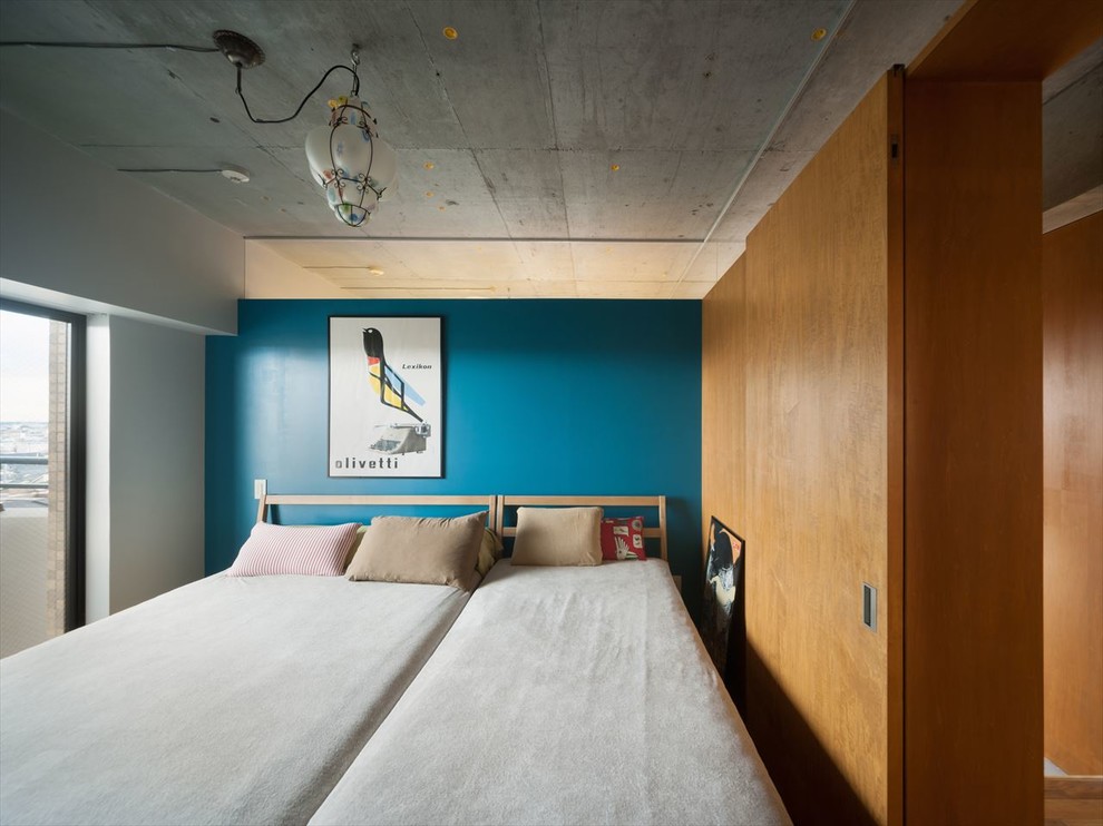 他の地域にあるインダストリアルスタイルのおしゃれな寝室のレイアウト