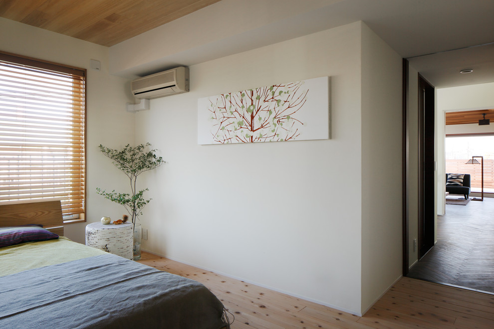 Design ideas for a rustic bedroom in Tokyo Suburbs.