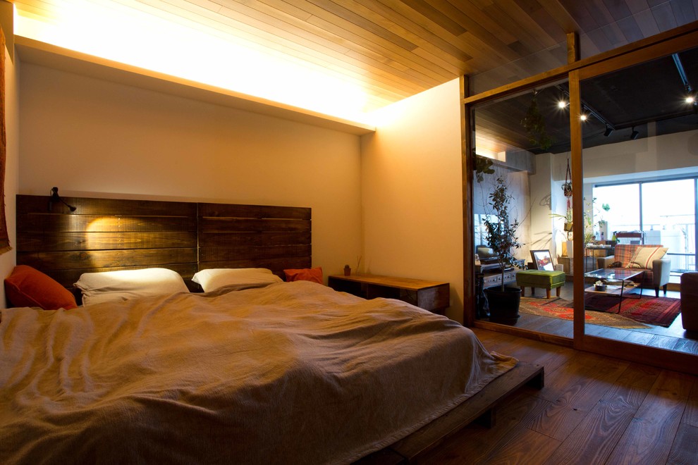 他の地域にあるインダストリアルスタイルのおしゃれな寝室のインテリア