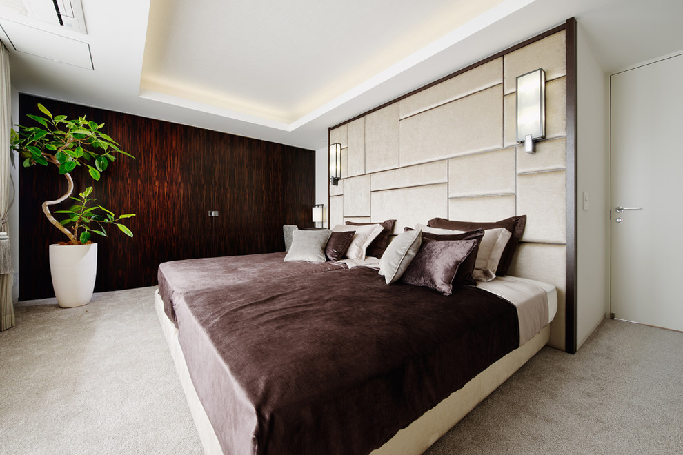 Bedroom - contemporary master carpeted bedroom idea in Tokyo with white walls and no fireplace