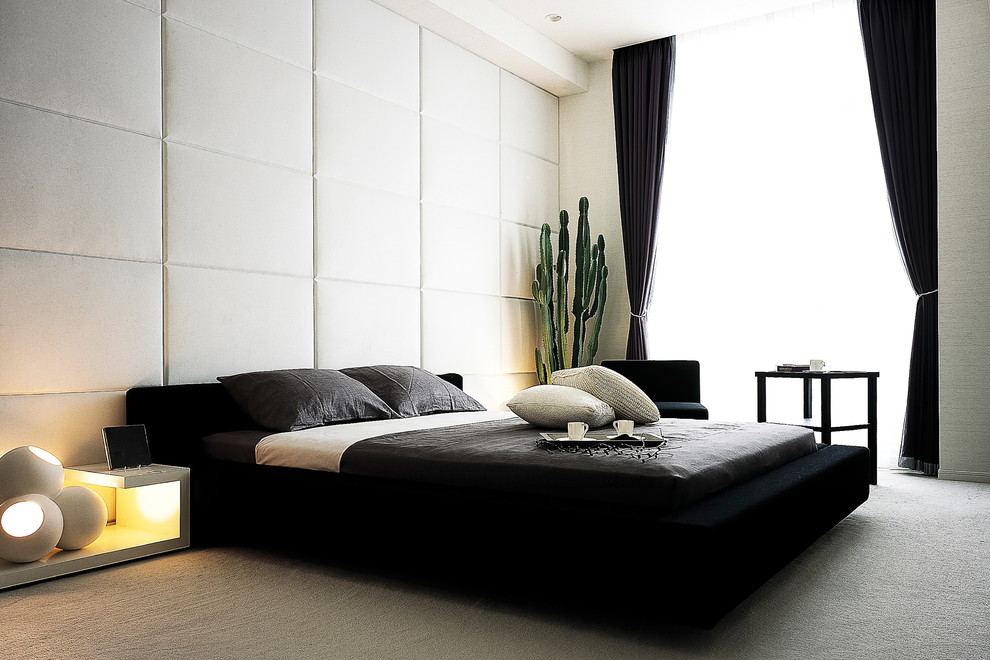 Inspiration för ett funkis sovrum, med vita väggar och heltäckningsmatta
