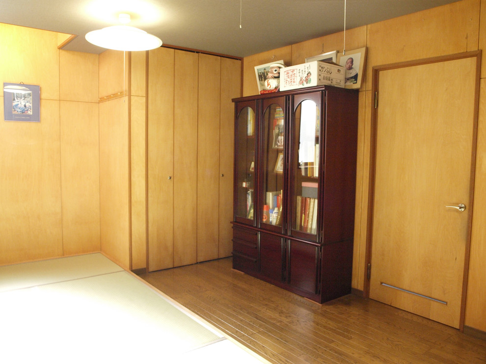 Inredning av ett modernt gästrum, med tatamigolv