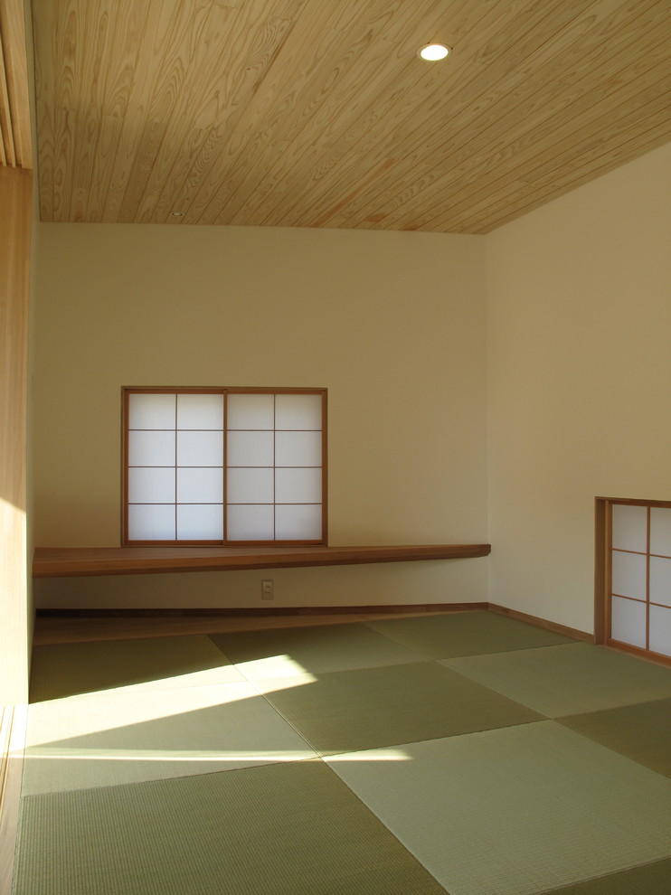 Foto di una piccola camera matrimoniale etnica con pareti bianche e pavimento in tatami