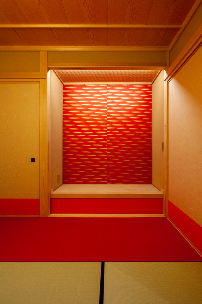Idee per una camera degli ospiti etnica di medie dimensioni con pareti rosse, pavimento in tatami, nessun camino e pavimento rosso