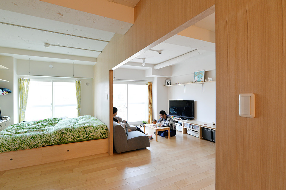 Photo of a contemporary bedroom in Sapporo.