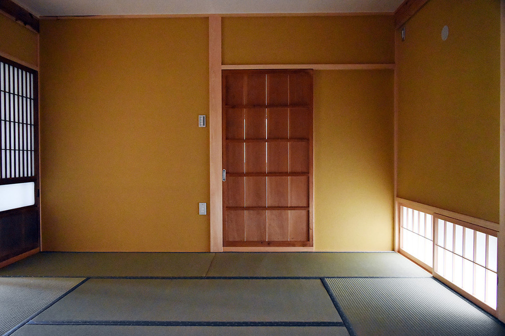Idee per una camera matrimoniale classica di medie dimensioni con pavimento in tatami