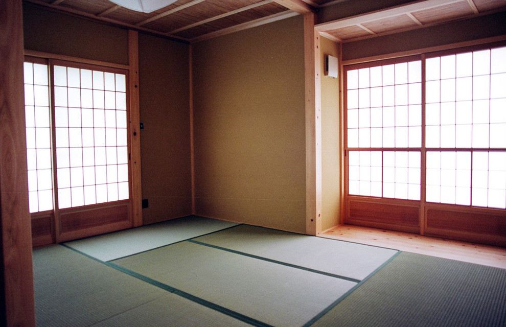 Foto di una piccola camera matrimoniale tradizionale con pavimento in tatami
