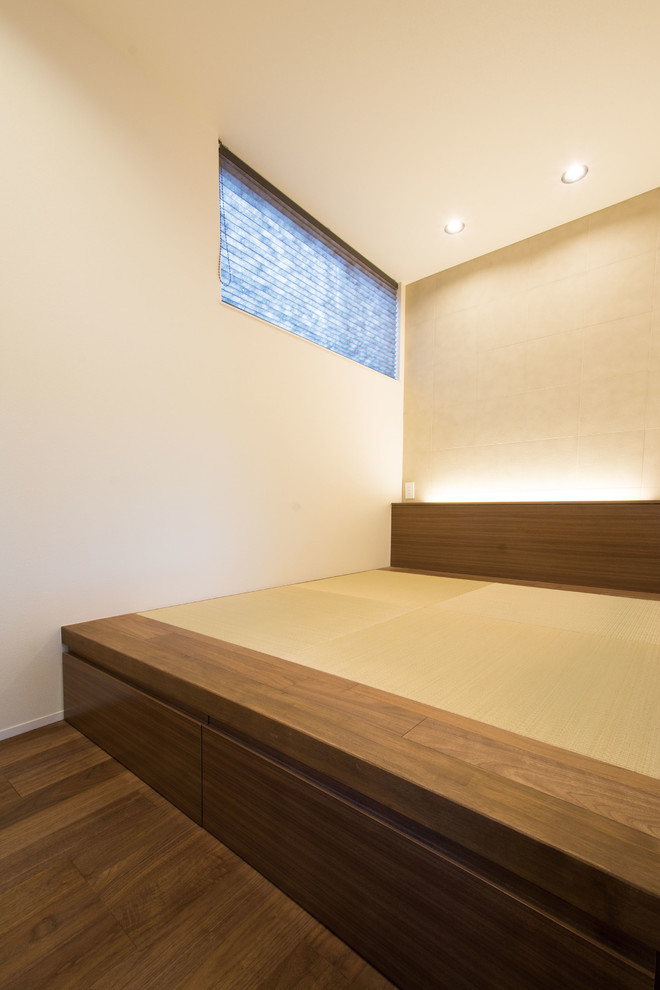 Idee per una camera matrimoniale minimal con pavimento in tatami