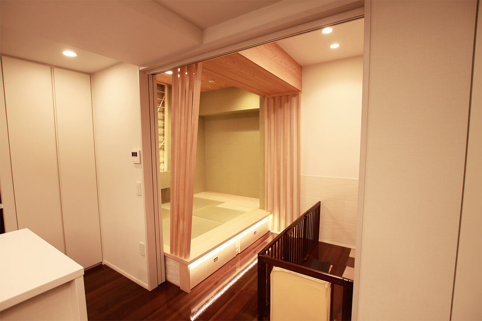 Inspiration for a zen bedroom remodel in Tokyo