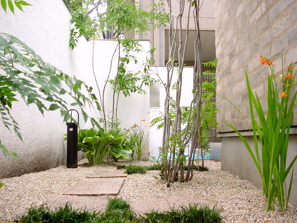 Inspiration for a world-inspired garden in Tokyo.