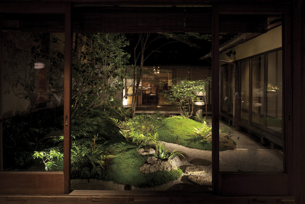 大阪にある和風のおしゃれな庭の写真