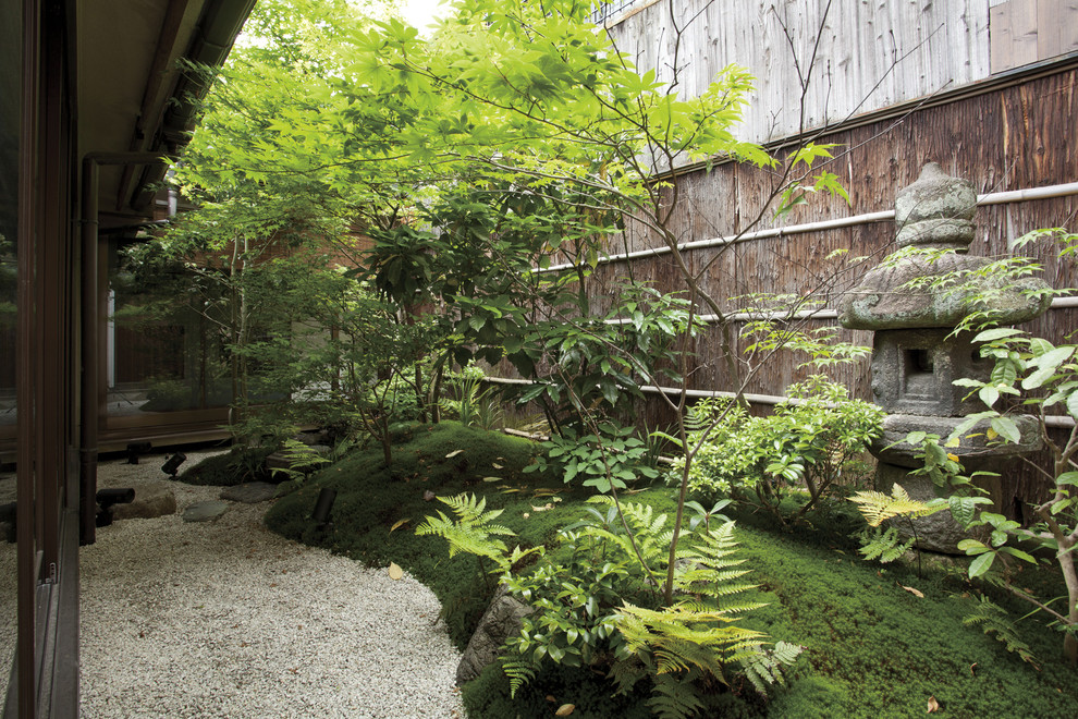 大阪にある和風のおしゃれな庭の写真