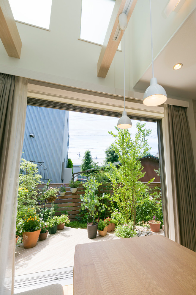 Design ideas for a farmhouse full sun backyard brick landscaping in Nagoya.