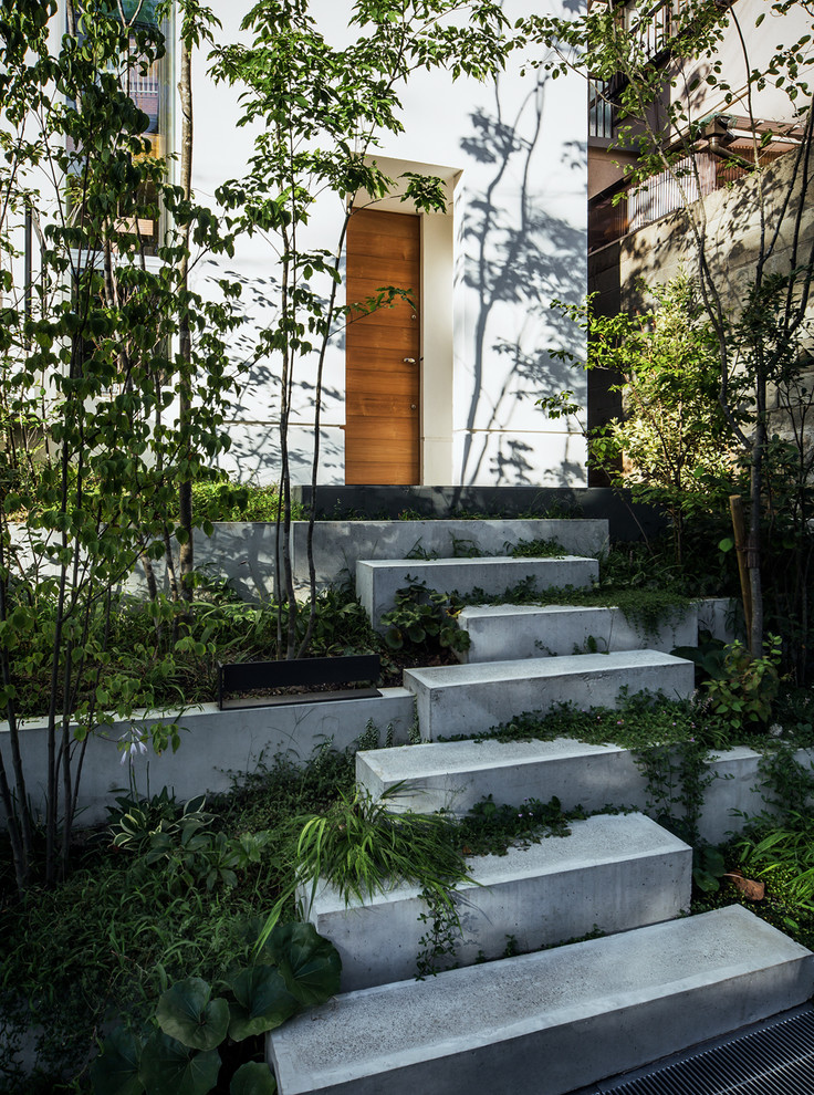 Design ideas for a contemporary garden in Kobe.