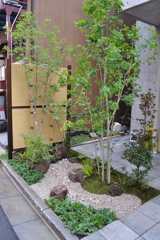 Modelo de jardín de estilo zen pequeño en patio delantero