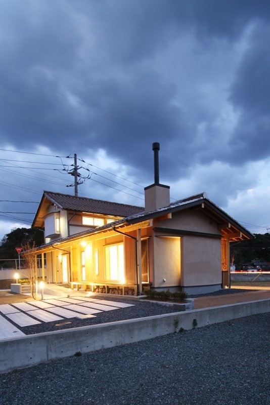 他の地域にあるおしゃれな庭の写真