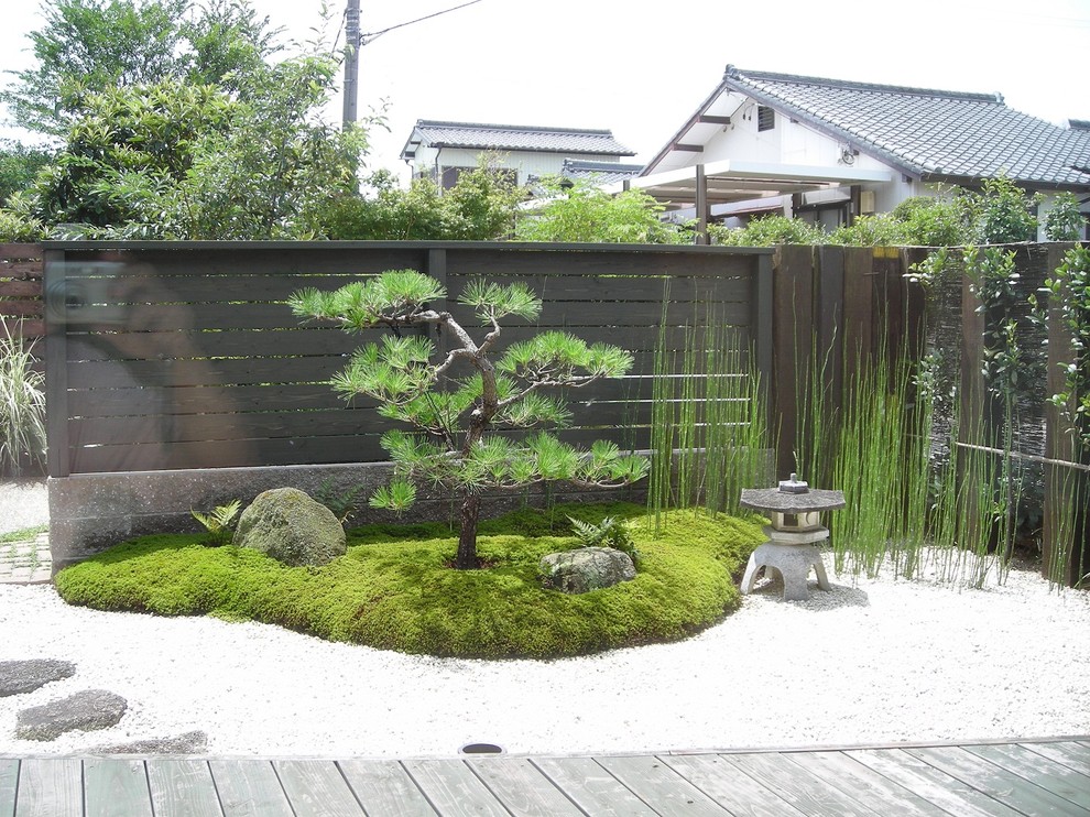Exemple d'un jardin asiatique avec une exposition ensoleillée et du gravier.