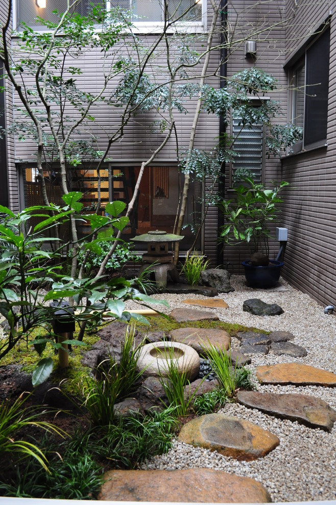 東京23区にある小さな、冬のアジアンスタイルのおしゃれな中庭 (日陰) の写真