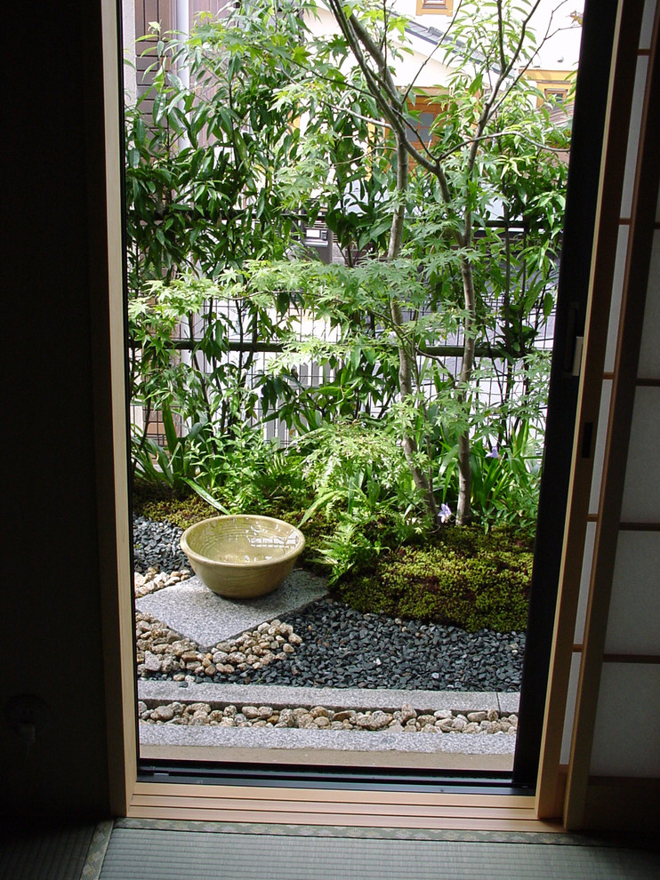 京都にある和風のおしゃれな庭の写真