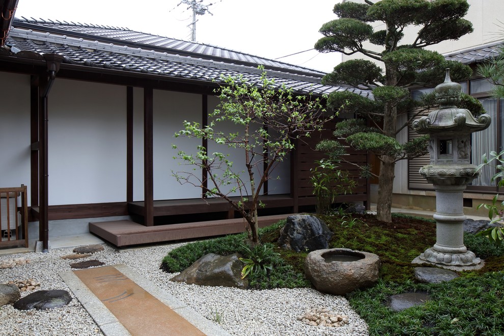 Imagen de jardín de estilo zen en patio con jardín francés