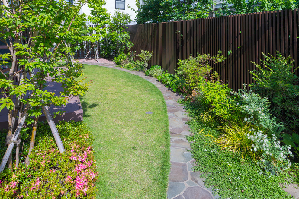 東京23区にある北欧スタイルのおしゃれな整形庭園 (日向) の写真
