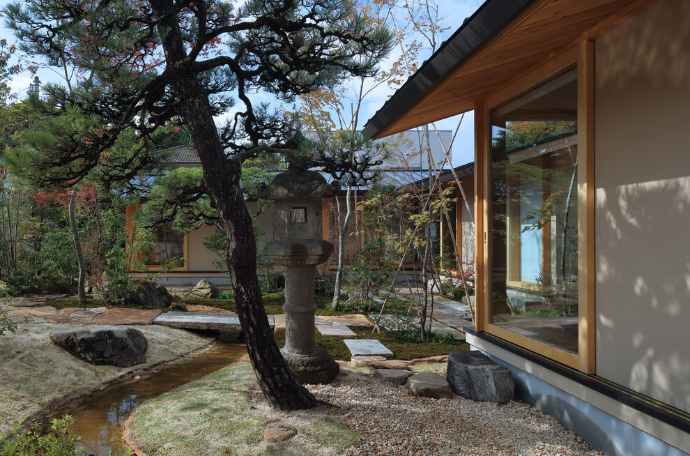 京都にあるアジアンスタイルのおしゃれな庭の写真