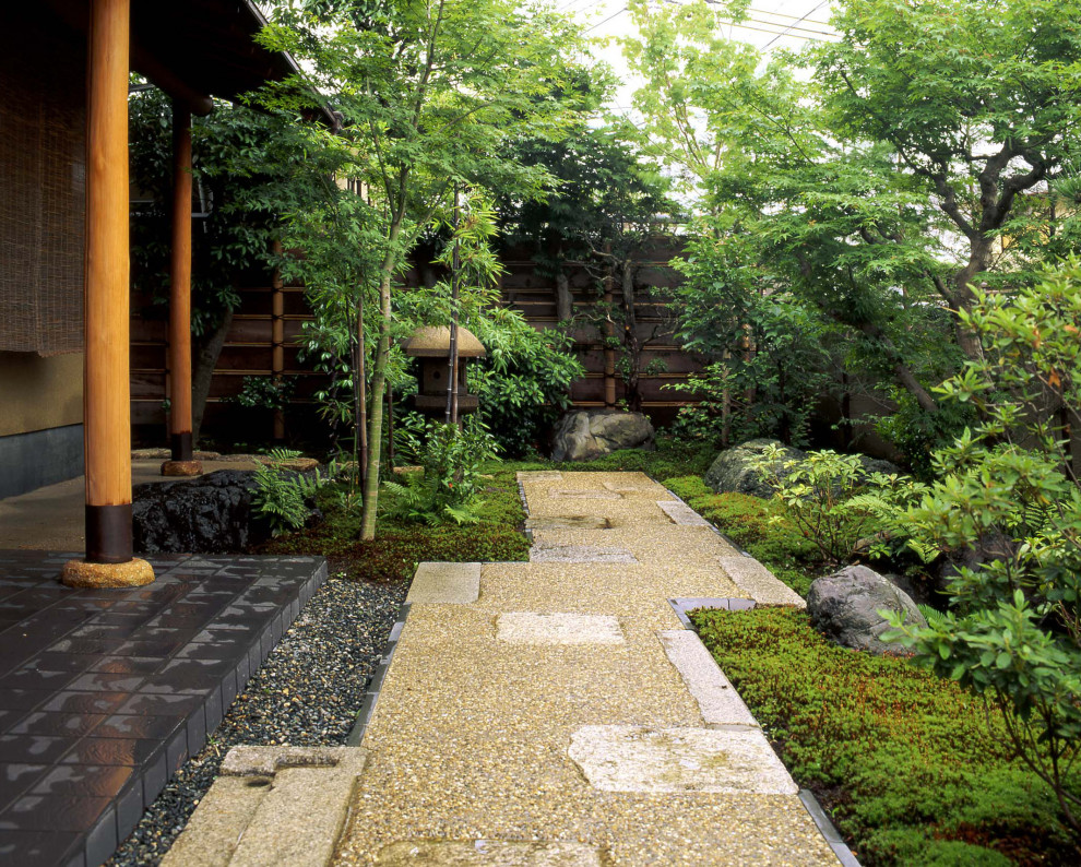 京都にあるアジアンスタイルのおしゃれな庭 (半日向) の写真