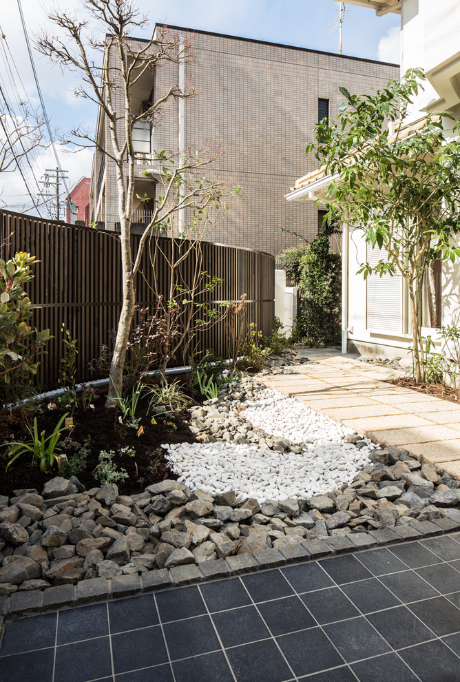 Idées déco pour un jardin moderne avec une exposition partiellement ombragée.