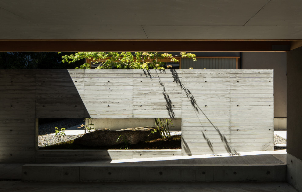 Ispirazione per un privacy in giardino etnico esposto in pieno sole con pavimentazioni in cemento