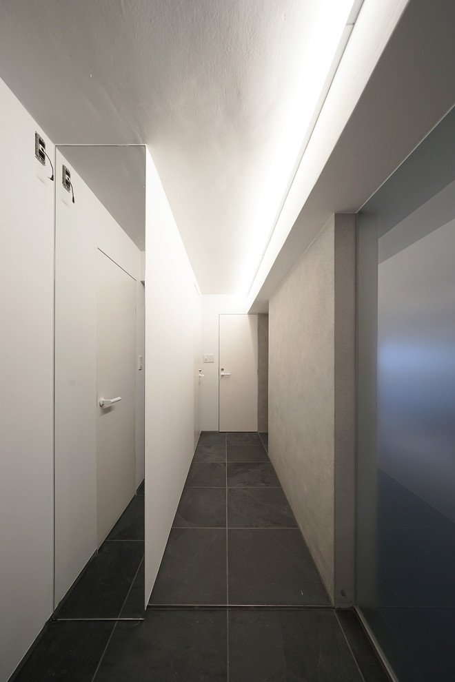 Cette photo montre un couloir moderne.