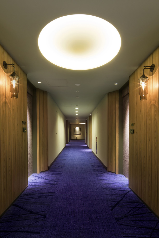 Huge danish carpeted, purple floor, wallpaper ceiling and wainscoting hallway photo in Osaka with brown walls