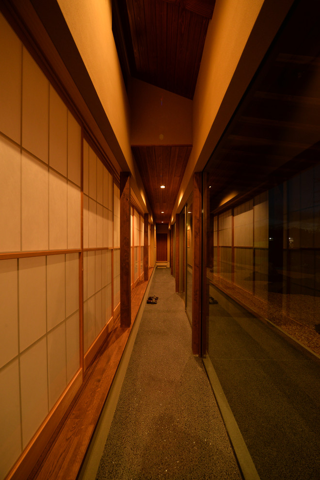 На фото: коридор в восточном стиле