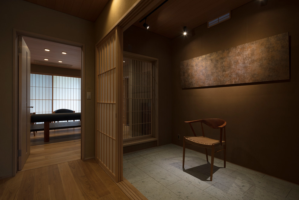 京都にある和風のおしゃれな廊下の写真
