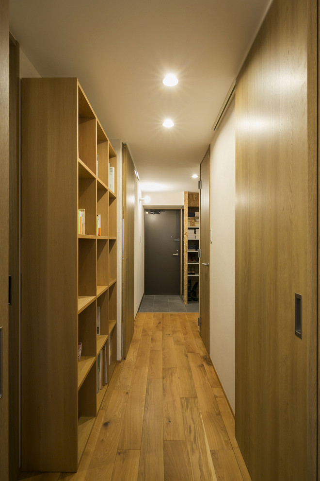 Inspiration for a hallway remodel in Tokyo