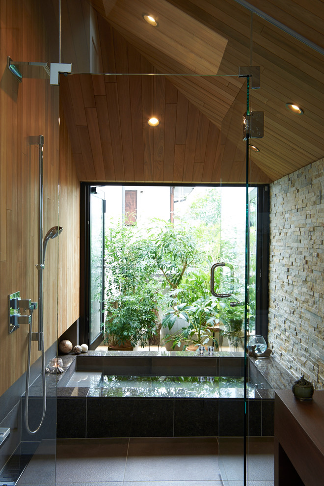 This is an example of a world-inspired bathroom in Tokyo Suburbs.