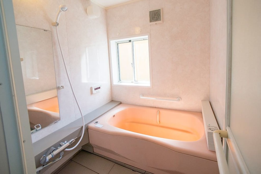 他の地域にある地中海スタイルのおしゃれな浴室の写真