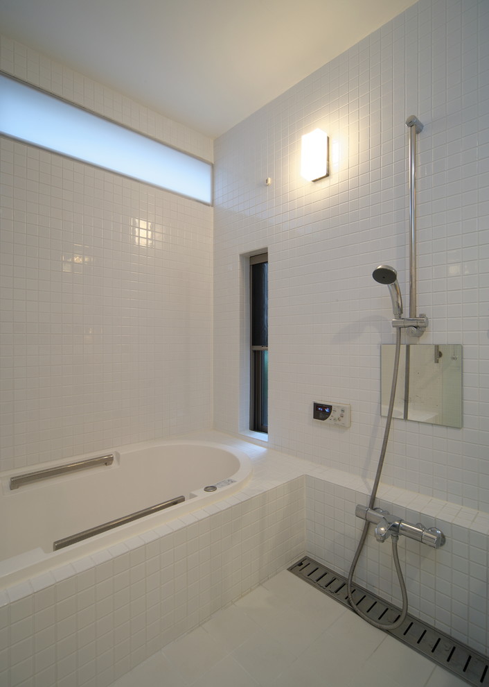 横浜にあるコンテンポラリースタイルのおしゃれな浴室の写真