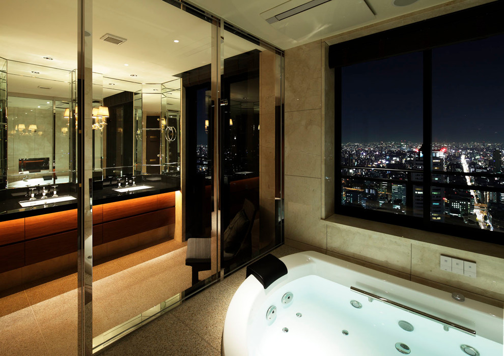 大阪にあるトラディショナルスタイルのおしゃれな浴室の写真