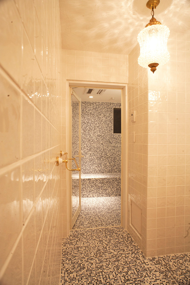 名古屋にある地中海スタイルのおしゃれな浴室の写真