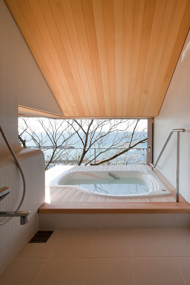 Источник вдохновения для домашнего уюта: главная ванная комната в морском стиле с бежевым полом