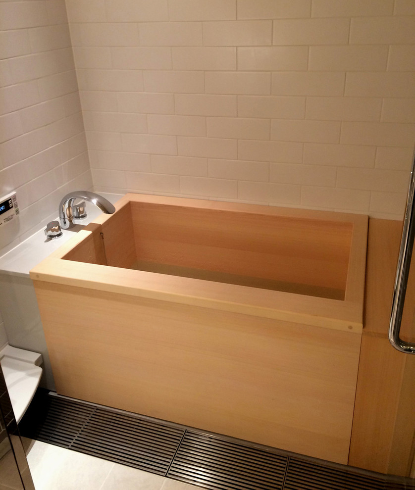 Idee per una stanza da bagno etnica con vasca giapponese