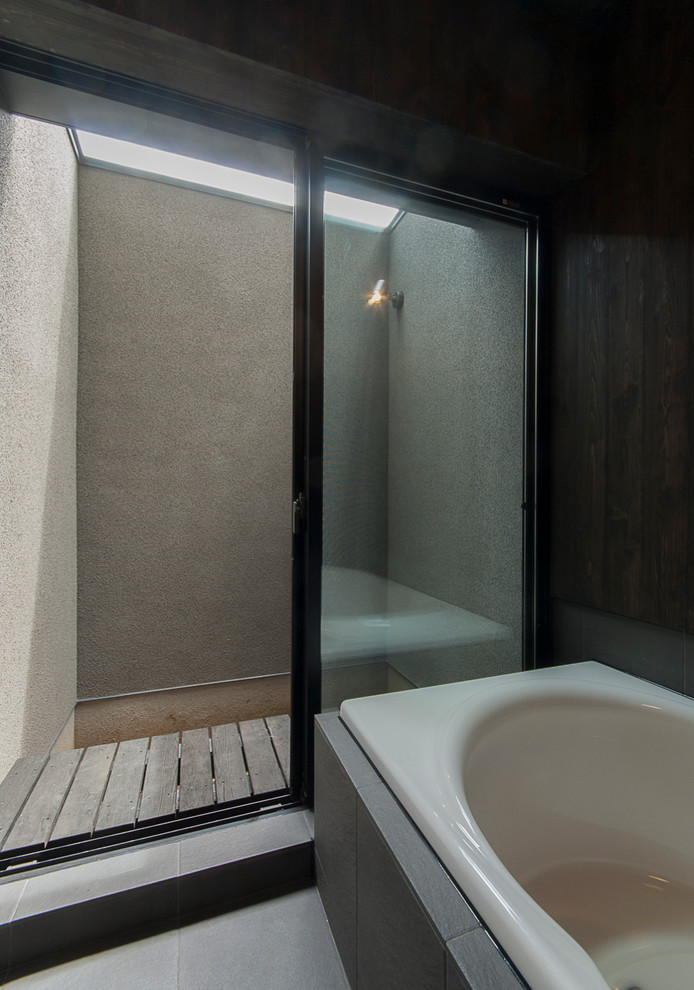 World-inspired bathroom in Tokyo.