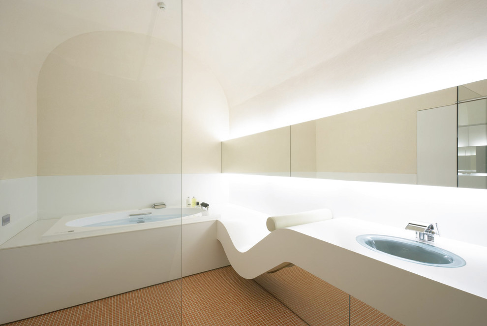 This is an example of a modern bathroom in Tokyo.