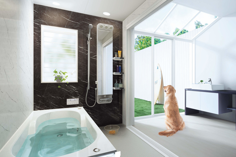 Inspiration för moderna badrum, med släta luckor, vita skåp, ett hörnbadkar, en öppen dusch, ett fristående handfat, grått golv och med dusch som är öppen