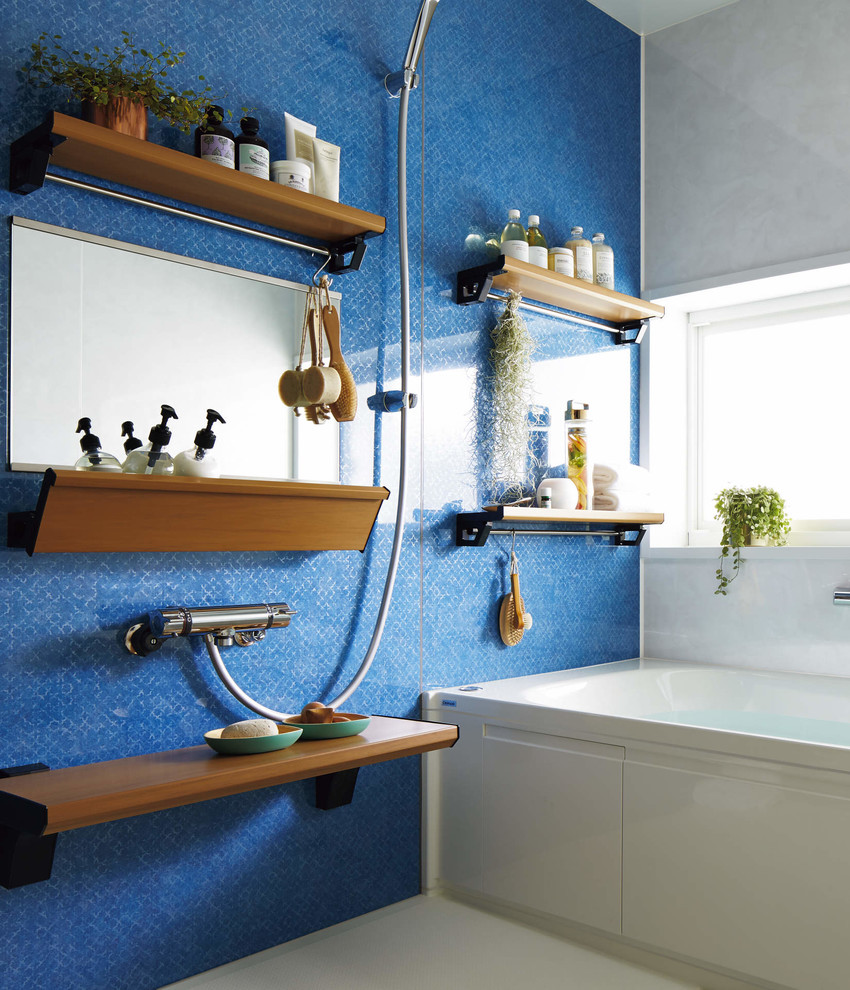 На фото: ванная комната в скандинавском стиле